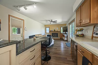 3514  Waterbury Ln, Racine, WI 53403 - Photo 9