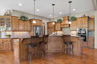 N23W23800  Talon Ct, Pewaukee, WI 53188 - Photo 9