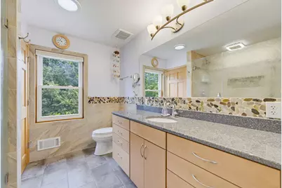 149  Hickory Dr, Delafield, WI 53018 - Photo 9
