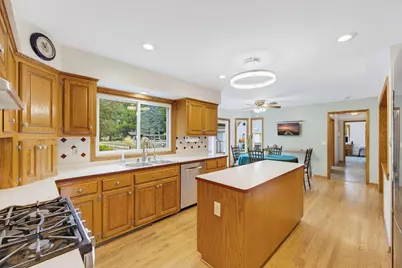 149  Hickory Dr, Delafield, WI 53018 - Photo 7