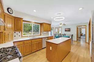 149 Hickory Dr, Delafield, WI 53018 - Photo 7