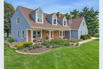 149  Hickory Dr, Delafield, WI 53018 - Photo 1