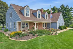 149 Hickory Dr, Delafield, WI 53018 - Photo 1