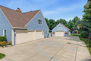 149 Hickory Dr, Delafield, WI 53018 - Photo 3