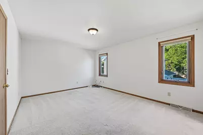 10360 S Mockingbird Ln, Oak Creek, WI 53154 - Photo 23