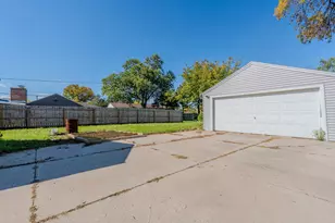 2506 W Whitaker Ave, Milwaukee, WI 53221 - Photo 19