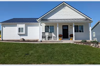 243  Binsfeld St, Belgium, WI 53004 - Photo 1