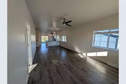243  Binsfeld St, Belgium, WI 53004 - Photo 5