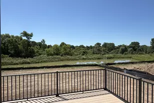 N101W16895 Tanglewood Dr, Germantown, WI 53022 - Photo 9
