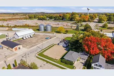 2120  Broadway St, New Holstein, WI 53061 - Photo 17