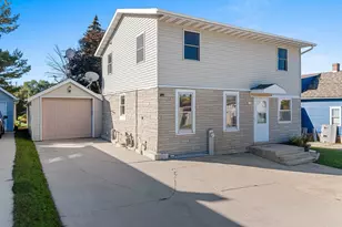 133 Lincoln St, Valders, WI 54245 - Photo 1