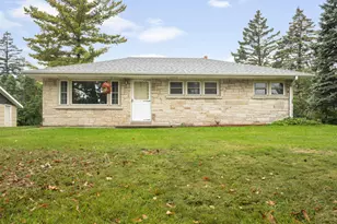 725 S Bobolink Dr, Brookfield, WI 53005 - Photo 1