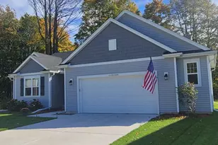 W197N16648 Ridgeway Dr, Jackson, WI 53037 - Photo 1