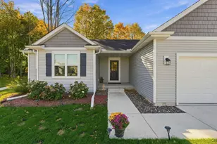 W197N16648 Ridgeway Dr, Jackson, WI 53037 - Photo 3