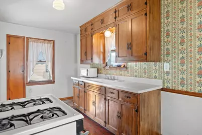 2759 S Humboldt Park Ct, Milwaukee, WI 53207 - Photo 9