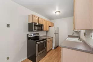 W170N11521 Armada Dr, Germantown, WI 53022 - Photo 15