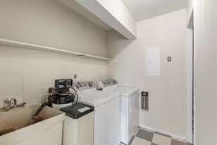 W170N11521 Armada Dr, Germantown, WI 53022 - Photo 13