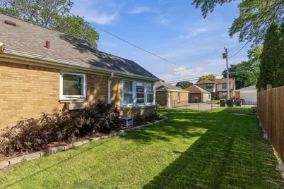 3848 N 101st St, Wauwatosa, WI 53222 - Photo 21