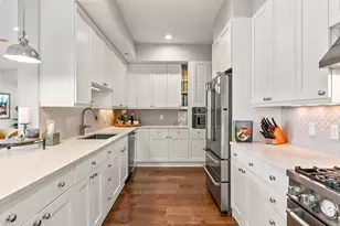 923 E Kilbourn Ave, Milwaukee, WI 53202 - Photo 13