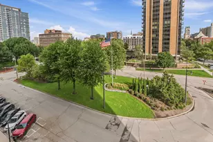 923 E Kilbourn Ave, Milwaukee, WI 53202 - Photo 5