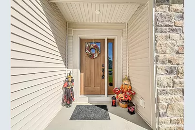 762  Brockway Dr, Mukwonago, WI 53149 - Photo 3