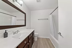 18695 Brookfield Lake Ct, Brookfield, WI 53045 - Photo 13