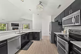18695 Brookfield Lake Ct, Brookfield, WI 53045 - Photo 5