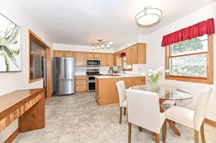 1713 Fox River Pkwy, Waukesha, WI 53189 - Photo 11