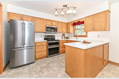 1713  Fox River Pkwy, Waukesha, WI 53189 - Photo 7