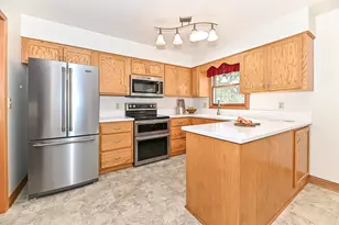1713 Fox River Pkwy, Waukesha, WI 53189 - Photo 7