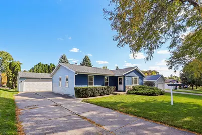 1425  Erin Ln, Waukesha, WI 53188 - Photo 3