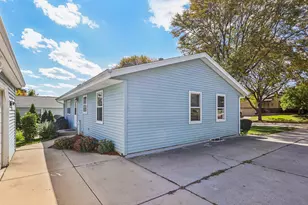1425 Erin Ln, Waukesha, WI 53188 - Photo 39