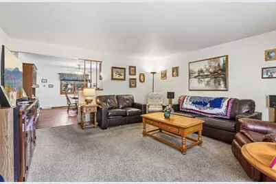 1425  Erin Ln, Waukesha, WI 53188 - Photo 9