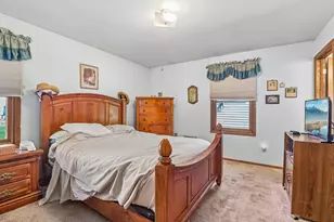 1425 Erin Ln, Waukesha, WI 53188 - Photo 21