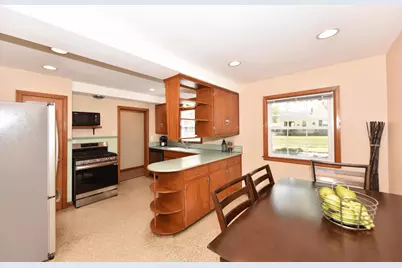 2876 S 70th St, Milwaukee, WI 53219 - Photo 7