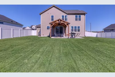 1421  Beacon Dr, Watertown, WI 53098 - Photo 3