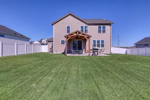 1421 Beacon Dr, Watertown, WI 53098 - Photo 3