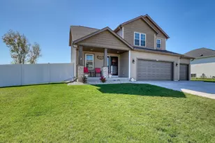 1421 Beacon Dr, Watertown, WI 53098 - Photo 1