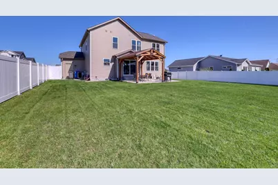 1421  Beacon Dr, Watertown, WI 53098 - Photo 29
