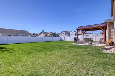 1421  Beacon Dr, Watertown, WI 53098 - Photo 31