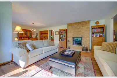 2820 W St James Ln, Mequon, WI 53092 - Photo 7