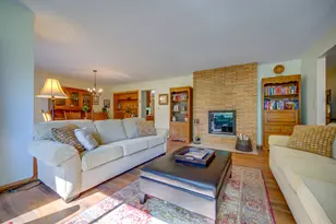 2820 W St James Ln, Mequon, WI 53092 - Photo 7