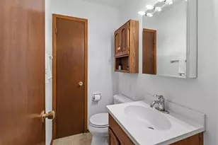 1115 Saratoga Pkwy, Oconomowoc, WI 53066 - Photo 17