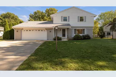 1115  Saratoga Pkwy, Oconomowoc, WI 53066 - Photo 1