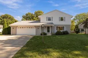 1115 Saratoga Pkwy, Oconomowoc, WI 53066 - Photo 1
