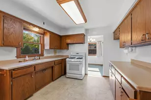 1115 Saratoga Pkwy, Oconomowoc, WI 53066 - Photo 9