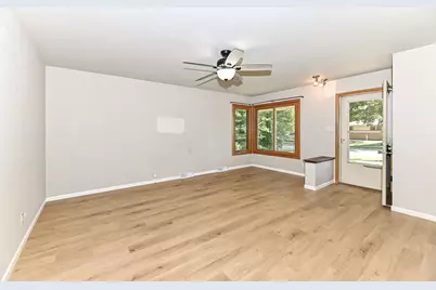 2403 S 94th St, West Allis, WI 53227 - Photo 7