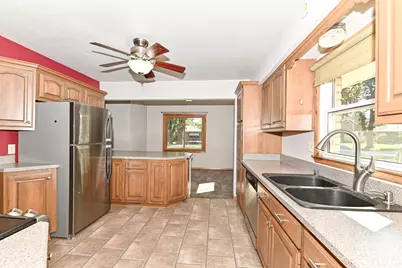 2403 S 94th St, West Allis, WI 53227 - Photo 17