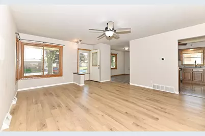 2403 S 94th St, West Allis, WI 53227 - Photo 9
