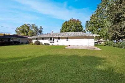 1017 E Kilbourn Ave, West Bend, WI 53095 - Photo 15